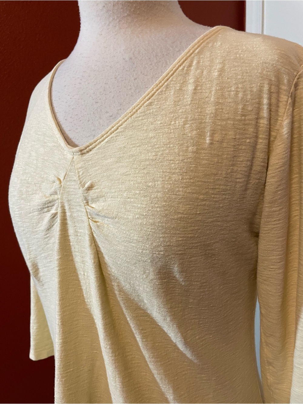 Cut Loose Women’s Classic Tuck Front 3/4 Sleeve Yellow Linen Cotton Jersey Top - Picture 3 of 4